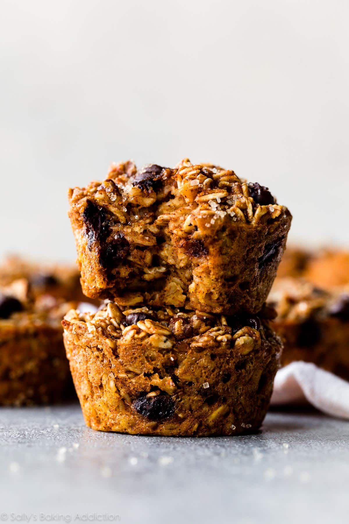 Soft & Chewy Pumpkin Pie Baked Oatmeal Cups: Easy Fall Breakfast